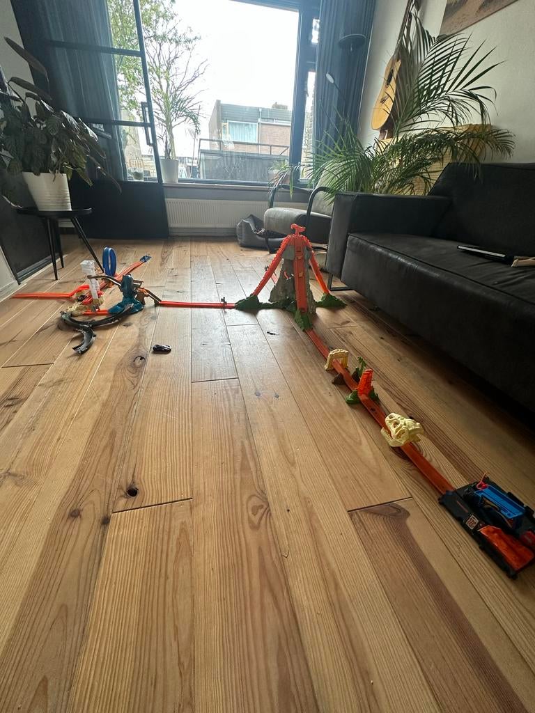 Hot Wheels Racebaan met Vulkaan en Dinosaurus Thema, Kinderen en Baby's, Speelgoed | Racebanen, Zelf te bouwen, Ophalen of Verzenden