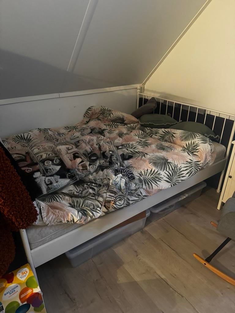 Bedframe met eventueel matras - Zeewolde, Huis en Inrichting, Ophalen, Gebruikt, 90 cm, Eenpersoons