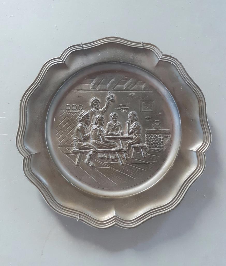Tinnen wandbord/sierbord - bord met relief, Antiek en Kunst, Antiek | Tin, Ophalen of Verzenden