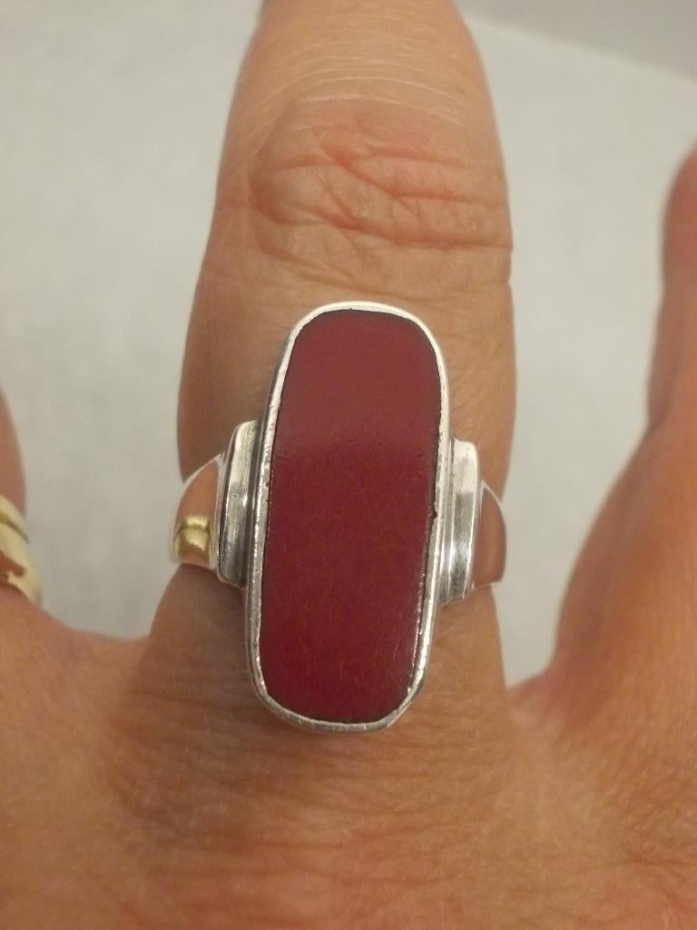 Zilveren vintage ring met mat rode steen maat 17.25 nr.512