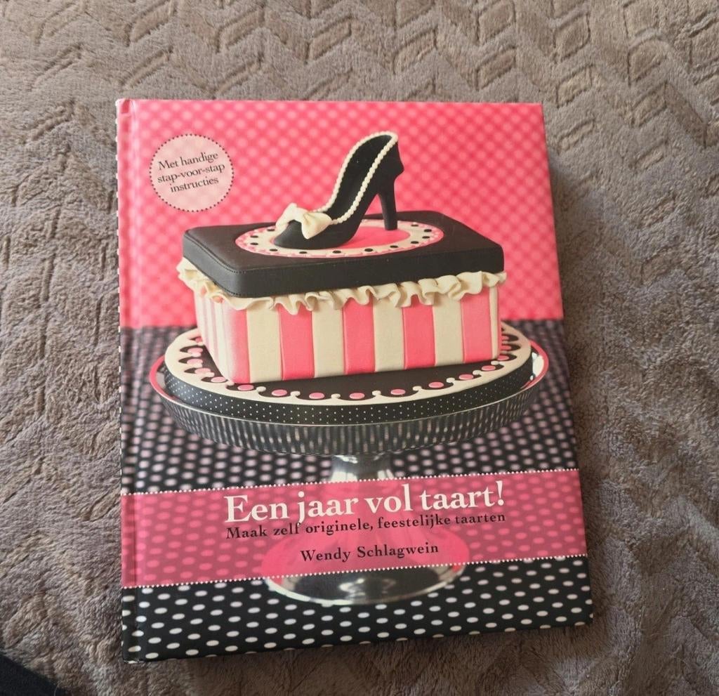 Bakboek: Een jaar vol taart! Originele, feestelijke taarten, Ophalen of Verzenden