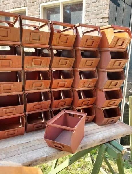 Oude vintage magazijnbak stapelbak oostblok, Minder dan 50 cm, Gebruikt, T, Ophalen of Verzenden