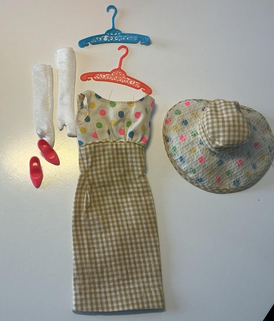 Vintage Barbie Jurk 1963 #1649.lunch on terras., Verzamelen, Ophalen of Verzenden, Gebruikt, Kleertjes