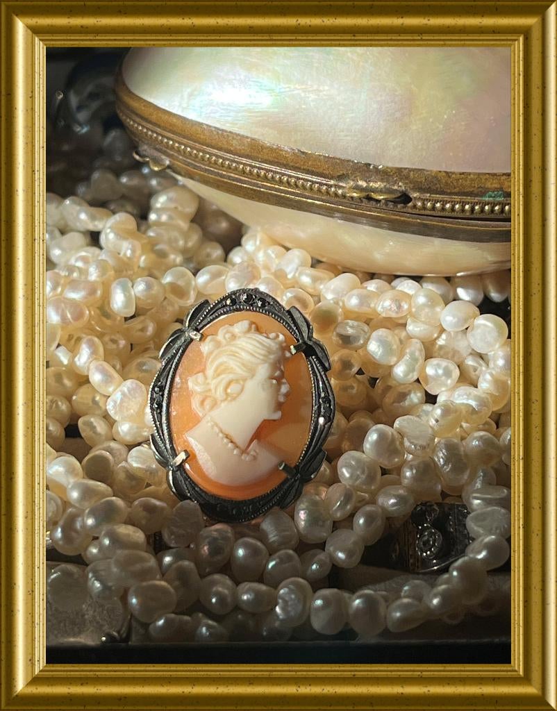 Oude kleine zilveren broche/ hanger: schelp camee, Ophalen of Verzenden, Zilver, Broche