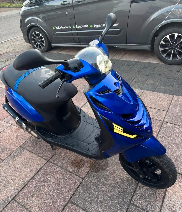 Mooie zipp piagio 4takt 2v te koop, Fietsen en Brommers, Scooters | Piaggio, Zip, Benzine, Ophalen