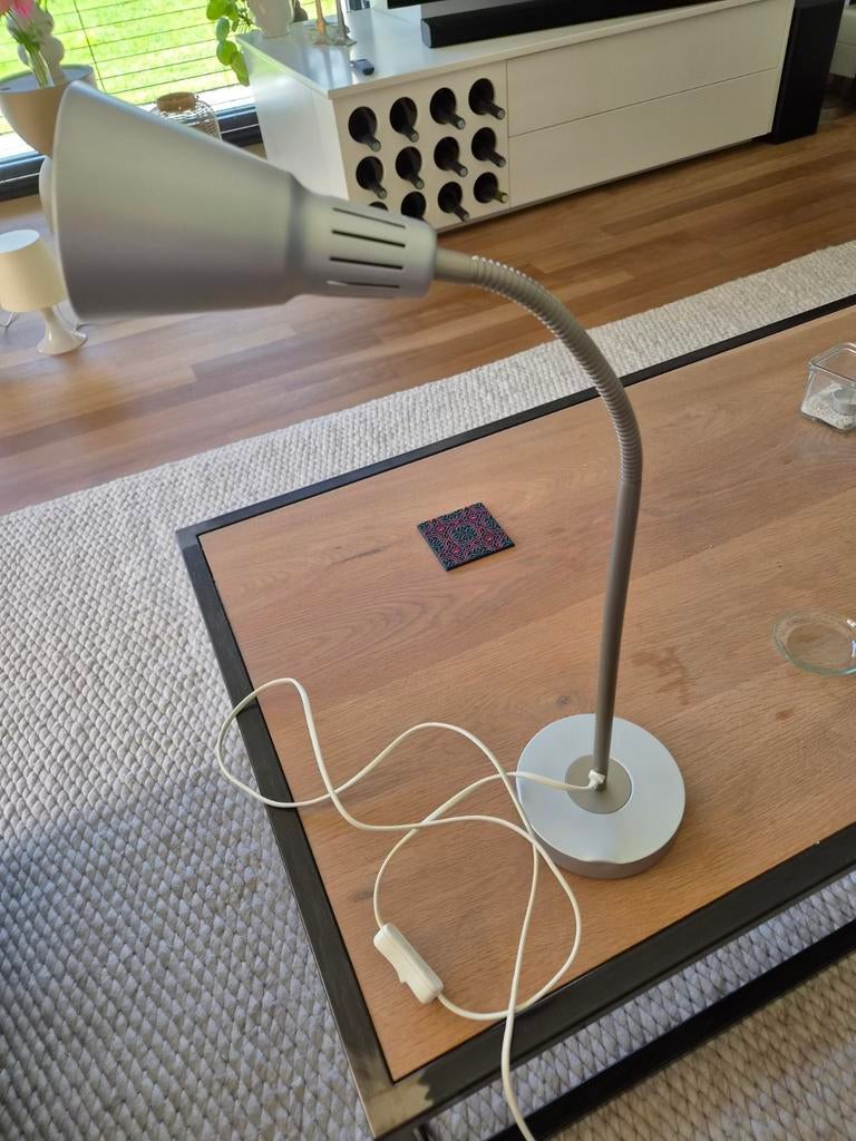 Ikea KVART grijs/zilver staand, Huis en Inrichting, Lampen | Tafellampen, Ophalen of Verzenden, Minder dan 50 cm