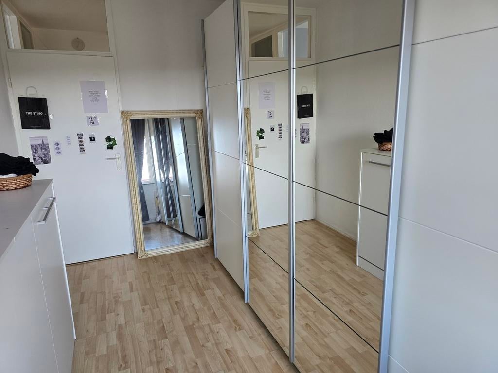 Luxe kledingkast met veel opbergruimte - Zo goed als nieuw, Huis en Inrichting, Ophalen, Met deur(en), 200 cm of meer, Zo goed als nieuw