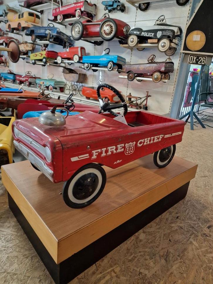 Metalen trapauto  amf fire chief 1970, Antiek en Kunst, Antiek | Speelgoed, Ophalen