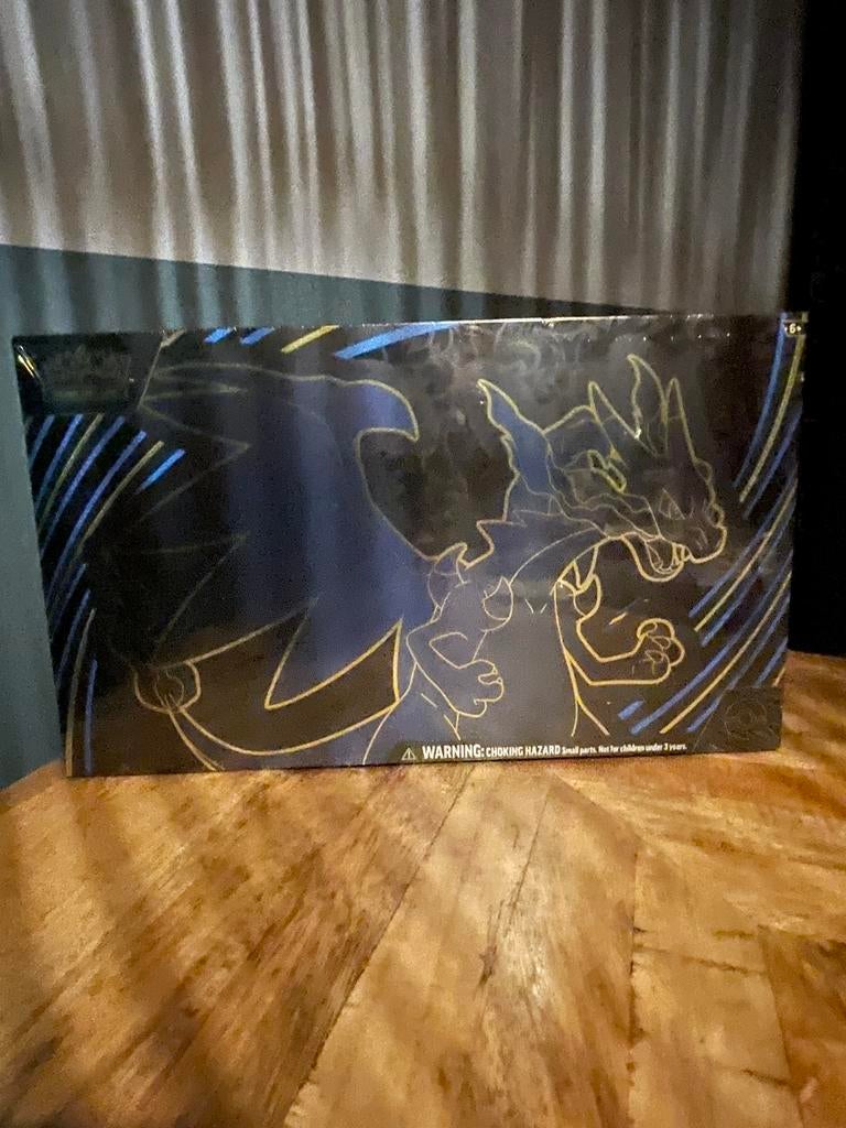 Pokémon Mega Charizard Ultra Premium Collection, Hobby en Vrije tijd, Verzamelkaartspellen | Pokémon, Ophalen of Verzenden, Nieuw