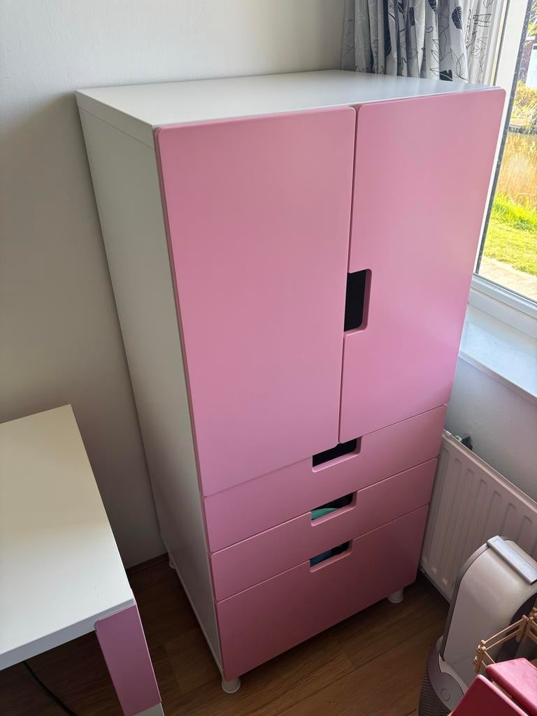 Twee IKEA kasten Stuva met roze deuren en lades, Ophalen, Gebruikt, 105 cm of meer, Voetruimte