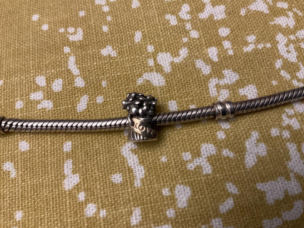 Pandora Bedel met goud Love, Sieraden, Tassen en Uiterlijk, Bedels, Verzenden, Zo goed als nieuw, Zilver, Pandora