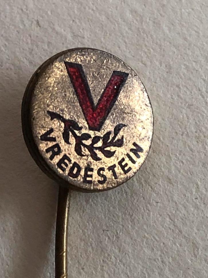 Oud speldje / pin Vredestein (autobanden), Verzamelen, Speldjes, Pins en Buttons, Gebruikt, Speldje of Pin, Merk, Ophalen of Verzenden