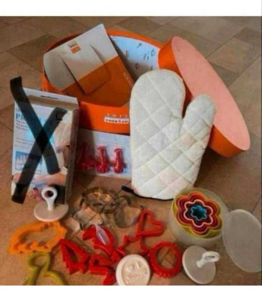 Bakset Cook & Co: Koek- en cakevormpjes, uitsteekvormpjes, Kunststof, Ophalen of Verzenden, Meerkleurig, Overige merken