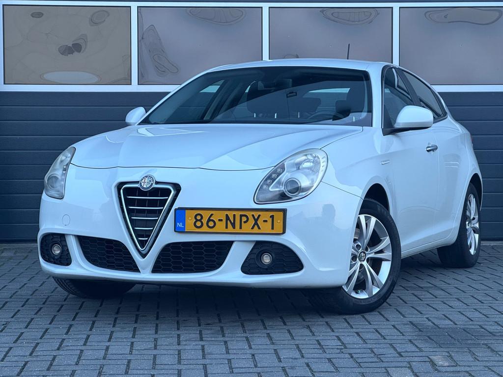 Alfa Romeo Giulietta 1.4 T Distinctive | Trekhaak | Navi | C, Voorwielaandrijving, Euro 5, Start-stop-systeem, Gebruikt