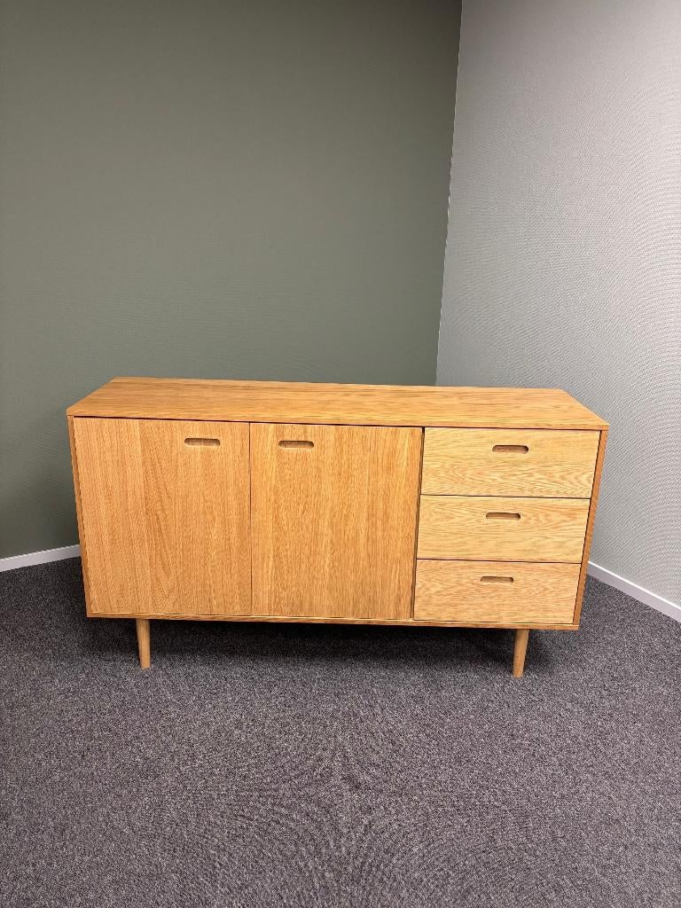 Kast warm eiken houten JYSK nieuw l/b/h: 150cm/45 cm/85 cm, Ophalen, Eikenhout, Nieuw, 50 tot 100 cm