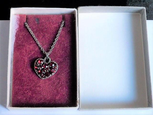 ketting rood hart kristalsteentjes, NIEUW VINTAGE,VALENTIJN, Sieraden, Tassen en Uiterlijk, Kettingen, Nieuw, Overige materialen