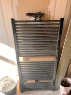 Zwarte handdoek radiator met onderblok, Radiator, Minder dan 60 cm, Ophalen of Verzenden, Zo goed als nieuw