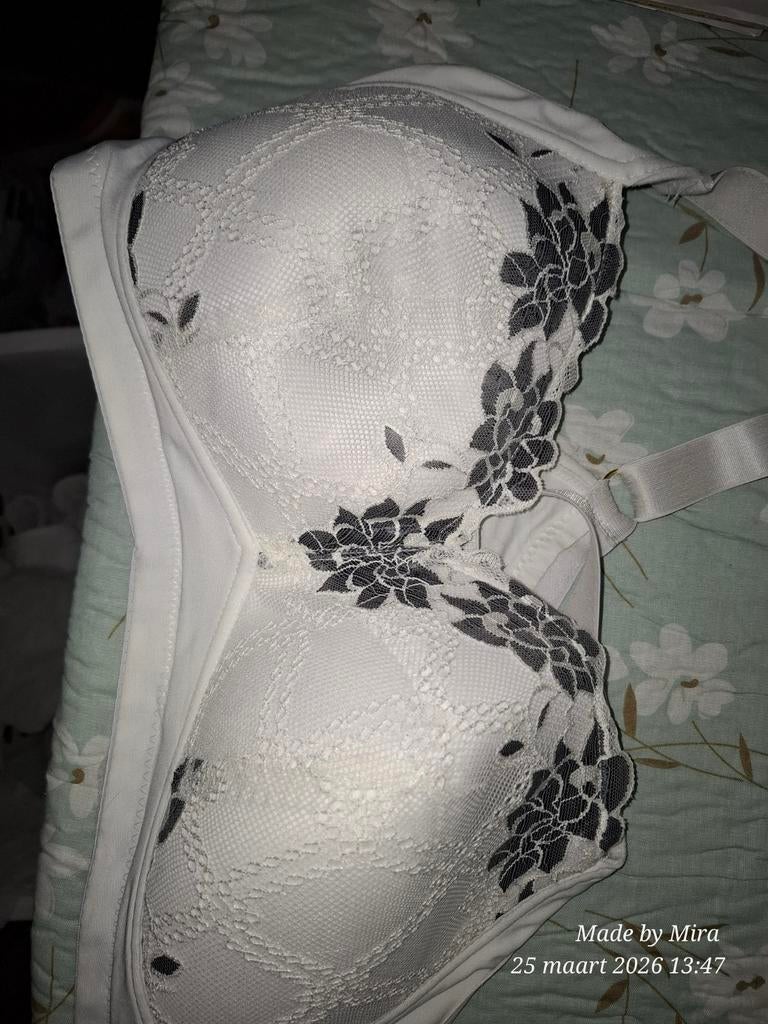 5 bhs Witte zwart en rode BH's 90c , xl, Kleding | Dames, Ondergoed en Lingerie, Ophalen of Verzenden