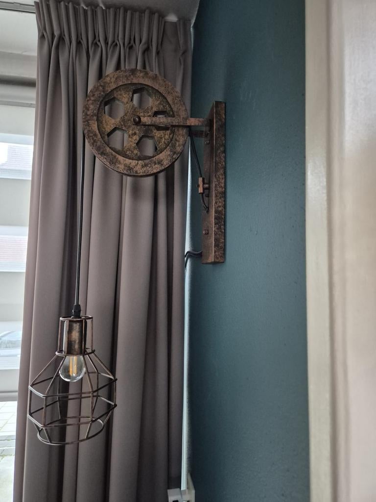 Wandlamp aan wiel (soort lier), Ophalen of Verzenden, Metaal, Wandkapstok, Minder dan 100 cm