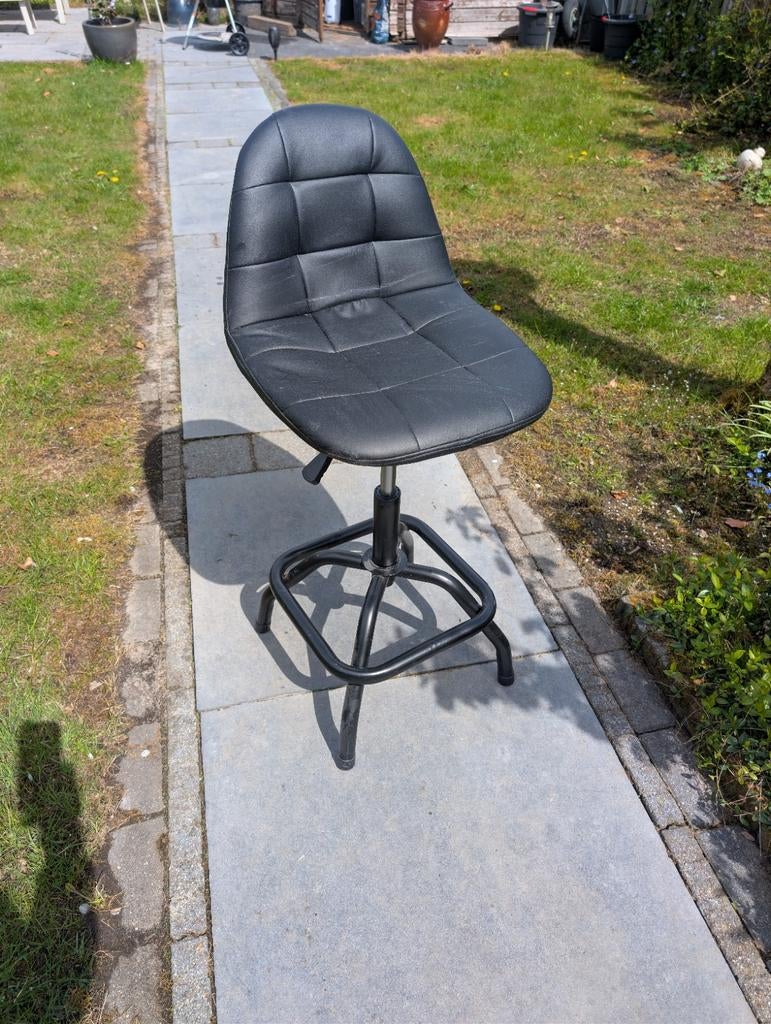 HBM Werkplaatskruk / Bureaustoel Zwart, Huis en Inrichting, Bureaustoelen, Zo goed als nieuw, Bureaukruk, Zwart, Ophalen of Verzenden