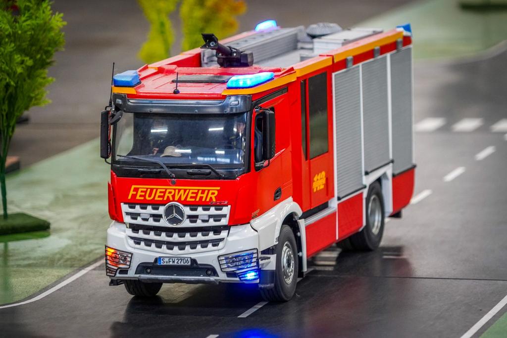 Rc 1/14brandweer auto met werkende spuit, Elektro, Schaal 1:14, Ophalen of Verzenden, Zo goed als nieuw