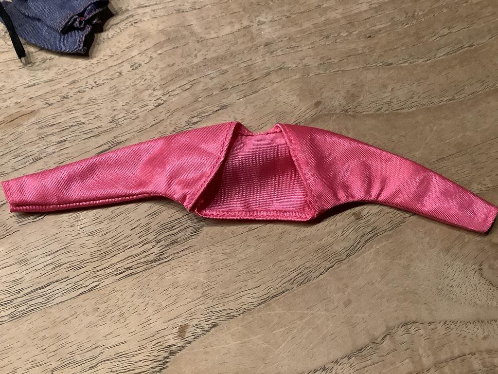 Vestje barbie, Ophalen of Verzenden, Gebruikt, Kleertjes