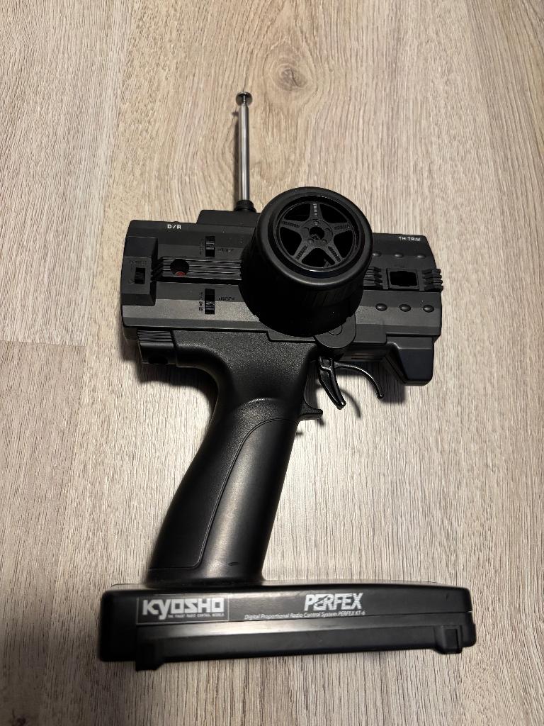 Kyosho Perfex 27 mhz zender., Hobby en Vrije tijd, Modelbouw | Radiografisch | Auto's, Gebruikt, Onderdeel, Overige schalen, Overige typen