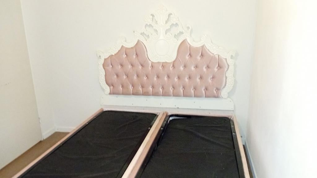 Luxe fluwelen bed met sierlijk hoofdbord - Roze, Huis en Inrichting, Slaapkamer | Bedden, Gebruikt, Overige kleuren, Tweepersoons