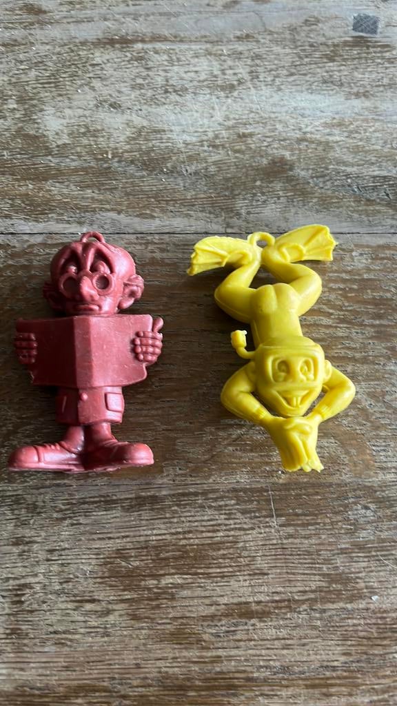 Twee jaren 60/70 parachute figuurtjes hard plastic