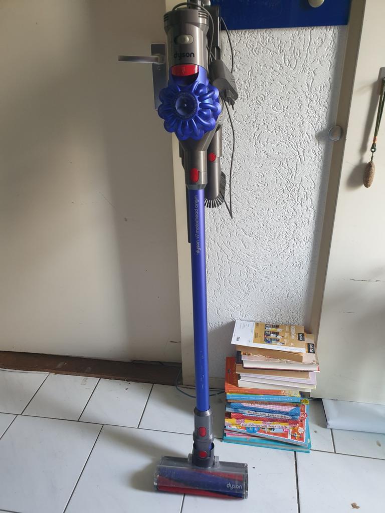 Dyson v7 met wandsteun laad station en extra opzetstukken, Witgoed en Apparatuur, Stofzuigers, Ophalen of Verzenden