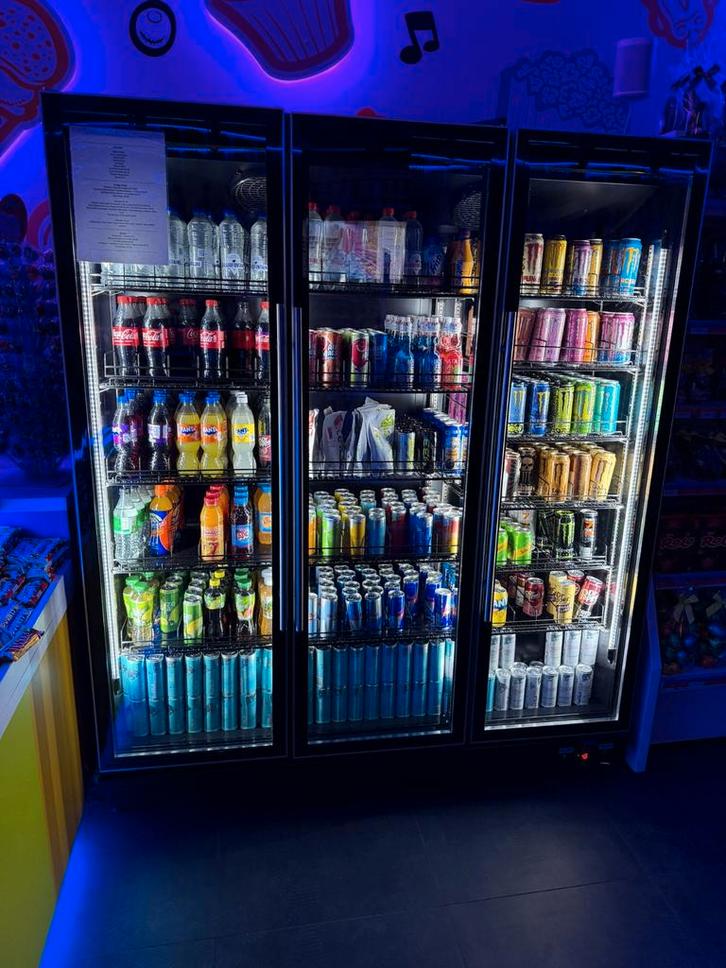 3-deurs vitrine koelkast koeling 1200 liter  led verlichting, Witgoed en Apparatuur, Koelkasten en IJskasten, Gebruikt, Zonder vriesvak