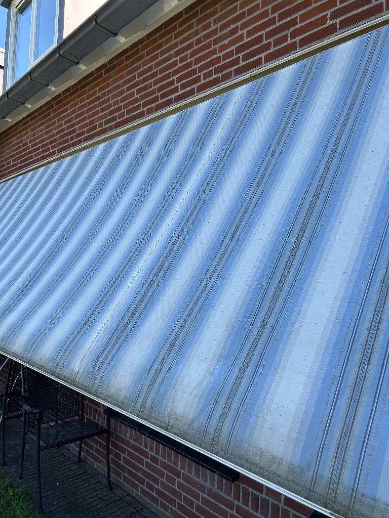 Zonnescherm, Ophalen, Gebruikt, 450 cm of meer, Elektrisch