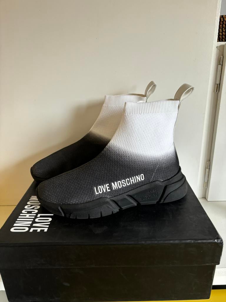 Love Moschino sneakers zwart wit maat 39, Zwart, Ophalen of Verzenden, Sneakers of Gympen, Zo goed als nieuw