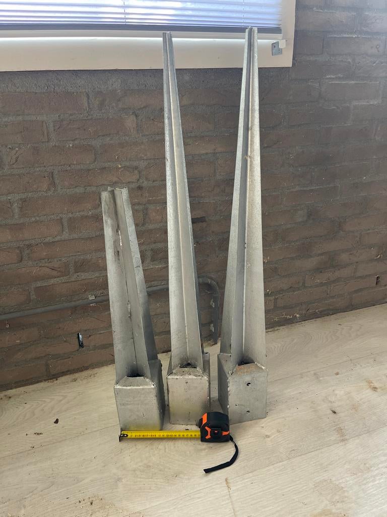 Metalen paalhouders - 3 stuks, Ophalen, Zo goed als nieuw