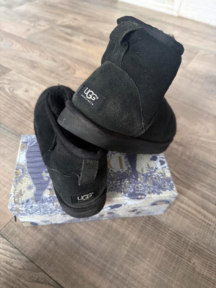 Zwarte UGG Classic Mini Laarzen - Maat 41, Kleding | Dames, Schoenen, Gedragen, Lage of Enkellaarzen, Zwart, Ophalen of Verzenden