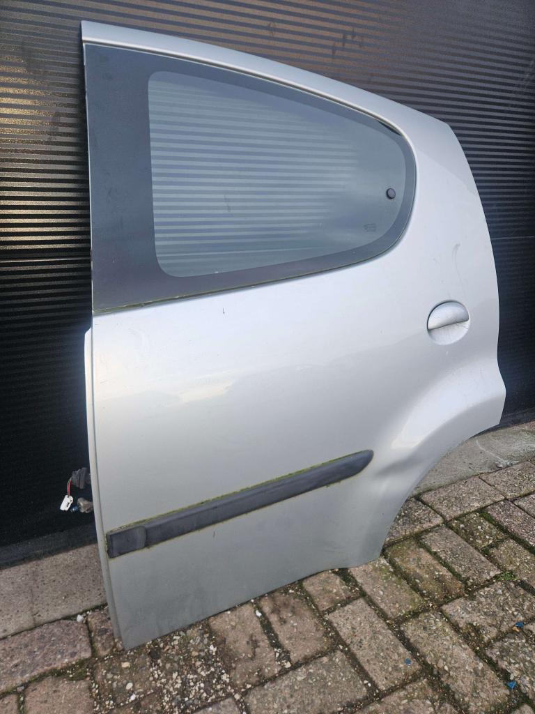 Linker ACHTERDEUR PEUGEOT 107 / CITROEN C1  ZWART, Niet ingevuld, Gebruikt, Citroën, Deur