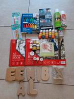 Grote doos met knutselmaterialen oa verf, penselen, mdf, ..., Ophalen of Verzenden, Zo goed als nieuw, Materiaal