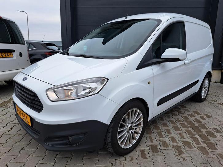 Ford Transit Courier Benzine 100pk 2017 NWE RIEM !!, Auto's, Bestelauto's, Bedrijf, Airconditioning, Ford, Benzine, Handgeschakeld