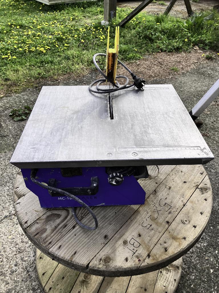 carat tegelzaag watergekoeld in koffer, Doe-het-zelf en Verbouw, Gereedschap | Zaagmachines, Ophalen, Minder dan 30 mm, Gebruikt