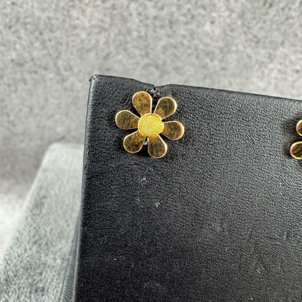 Gouden Oorbellen | 18k | 1,67g | stekers bloem | 404677, Gebruikt, Ophalen of Verzenden, Knopjes of Stekers, Goud