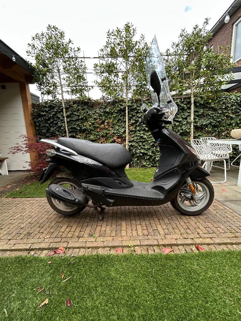 Piaggo Fly Zwart, Fietsen en Brommers, Scooters | Piaggio, Ophalen, Maximaal 45 km/u, 49 cc, Zo goed als nieuw