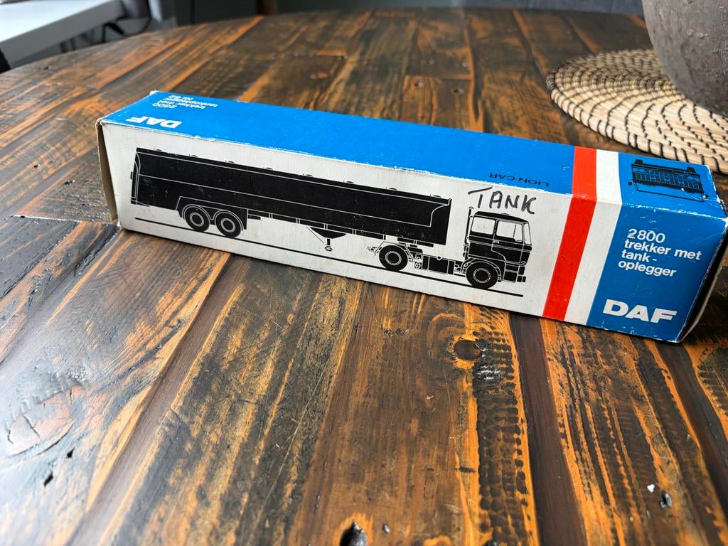 DAF 2800 trekker met tank-oplegger (Lion Car), Hobby en Vrije tijd, Modelbouw | Auto's en Voertuigen, Overige merken, Gebruikt