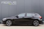 BMW 1-serie 116i Sportline Automaat | Adaptieve Cruise Contr, Gebruikt, Met garantie (alle), Leder en Stof, Zwart