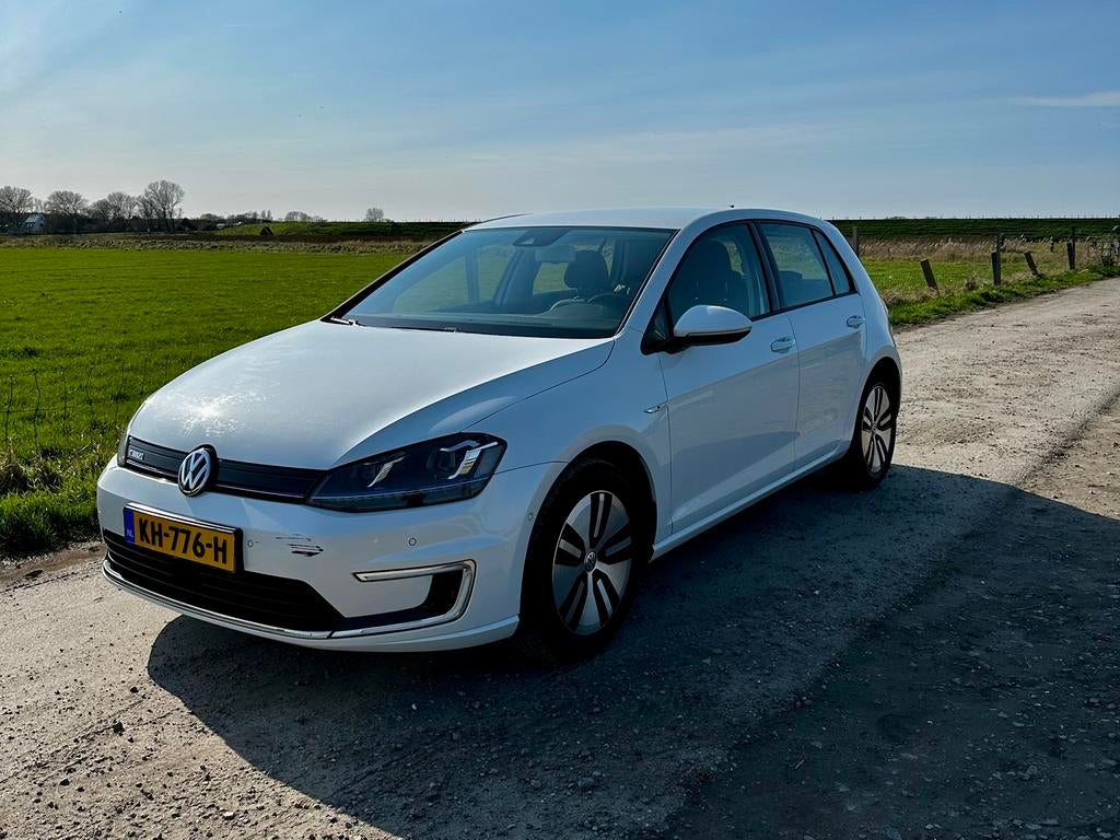 Volkswagen Golf E-golf 5D 2015 Wit - Goede Accu, Auto's, Volkswagen, Stof, Wit, Geïmporteerd, 63 €/maand