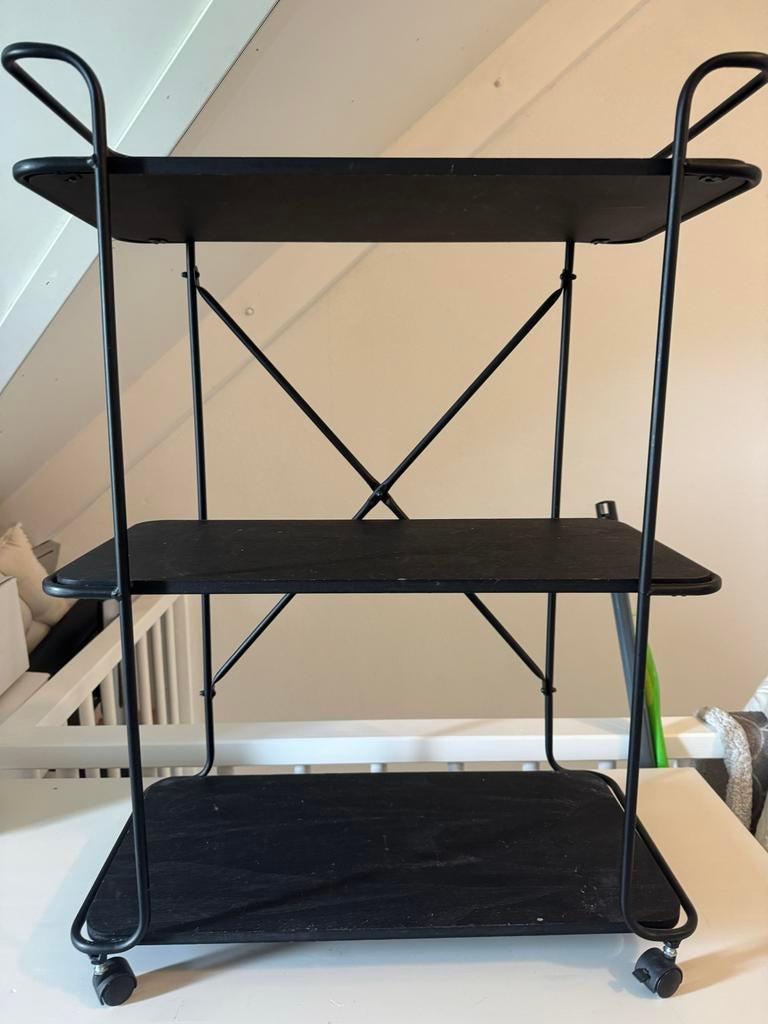 Zwart rek op wielen voor decoratie of boeken, Ophalen of Verzenden, Gebruikt