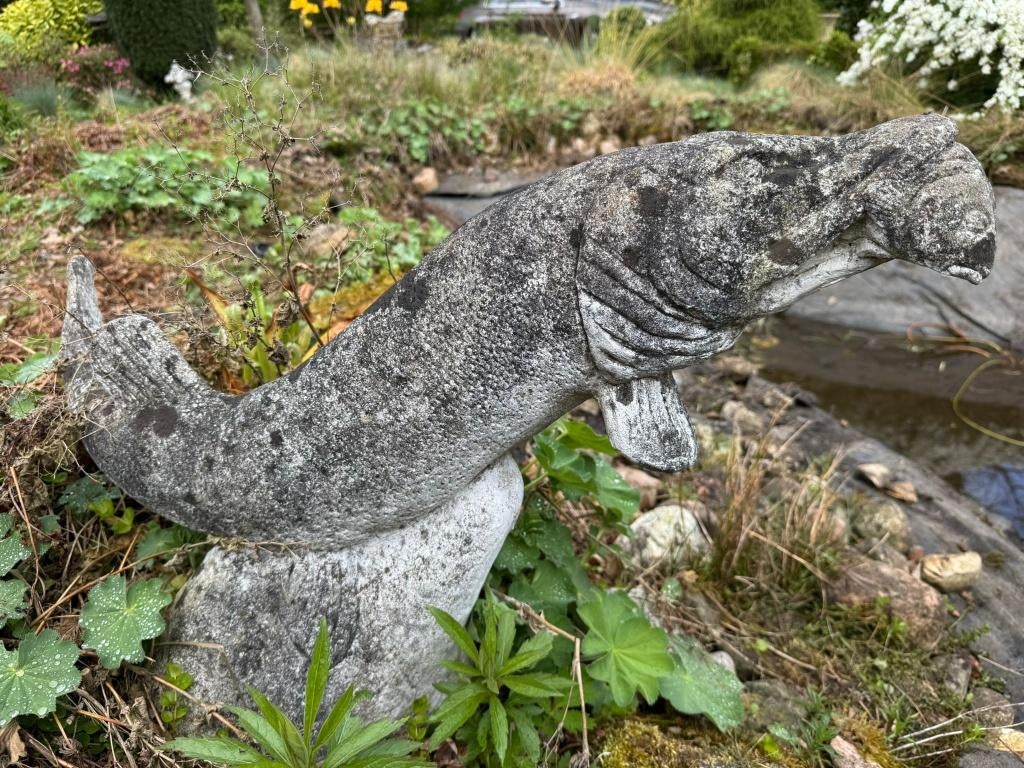 Uniek stenen visornament / waterspuwer, Tuin en Terras, Tuinbeelden, Ophalen, Gebruikt, Steen, Dierenbeeld