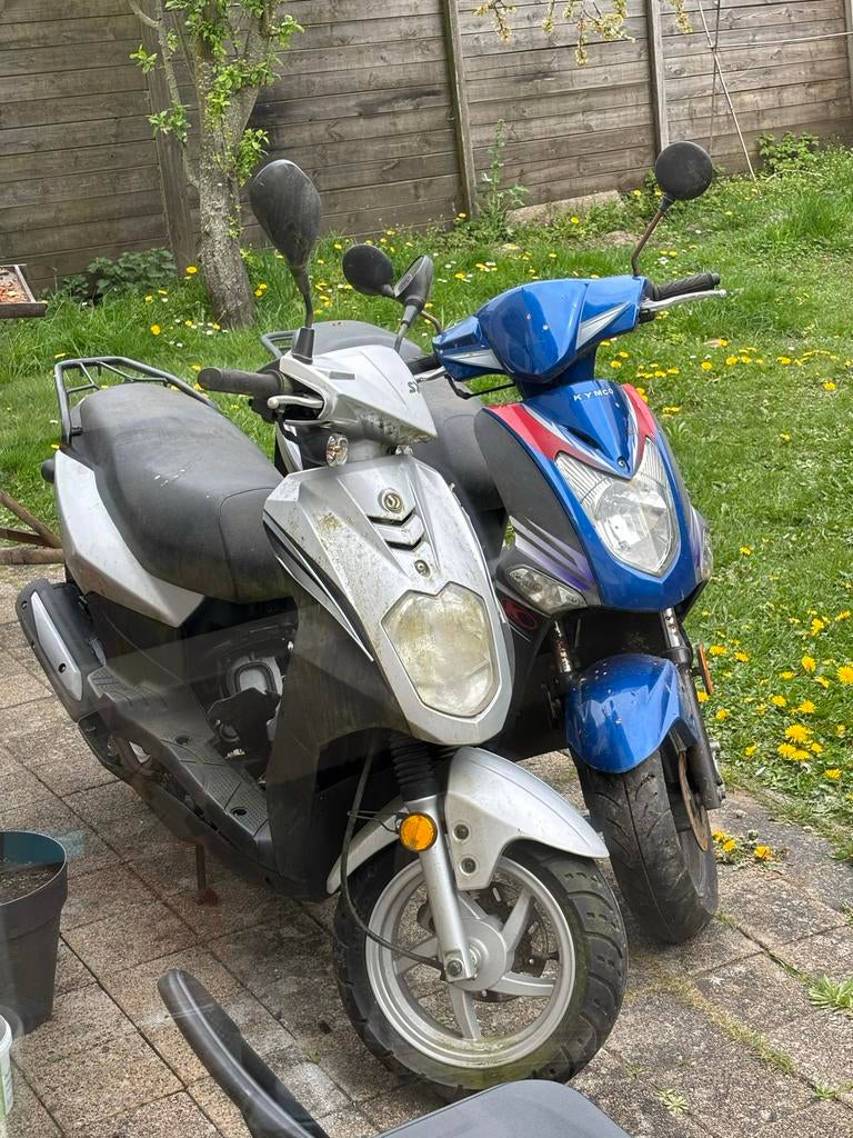 Twee schade scooters met bromkenteken - opknappers, Ophalen of Verzenden, Gebruikt, Overige typen, Kymco
