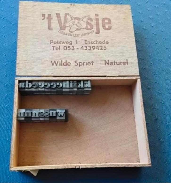 Verzameling loden drukletters, Antiek en Kunst, Antiek | Gereedschap en Instrumenten, Ophalen