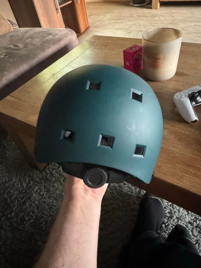 Moet weg!! Kinder skate helm - Zo goed als nieuw (50-53,5cm), Sport en Fitness, Skateboarden, Ophalen, Zo goed als nieuw