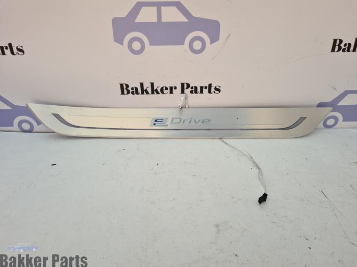 Afdeklijst dorpel rechts van een BMW 7-Serie, Auto-onderdelen, Interieur en Bekleding, BMW, Gebruikt, 3 maanden garantie